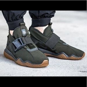 Nike ACG Komyuter Premium. Olive Sz 8.